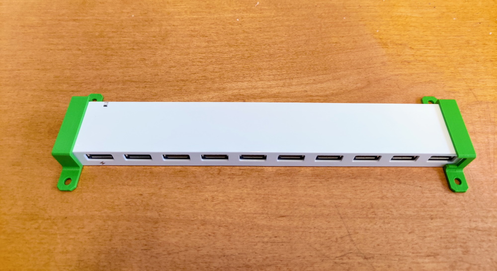 AmazonBasics Slim High-Speed 10 Port USB 3.0 Hub Wall Mounts